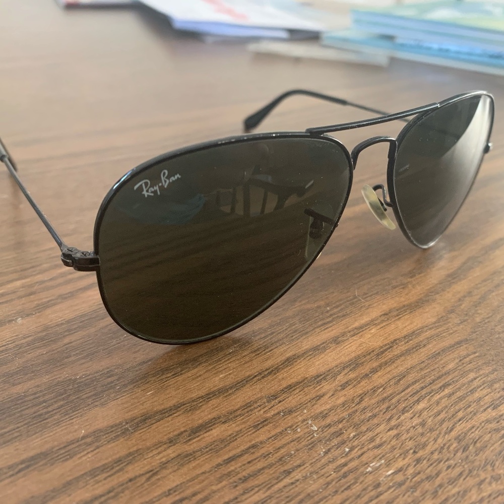 Black Ray-Ban Aviator Classics (Excellent Condition)